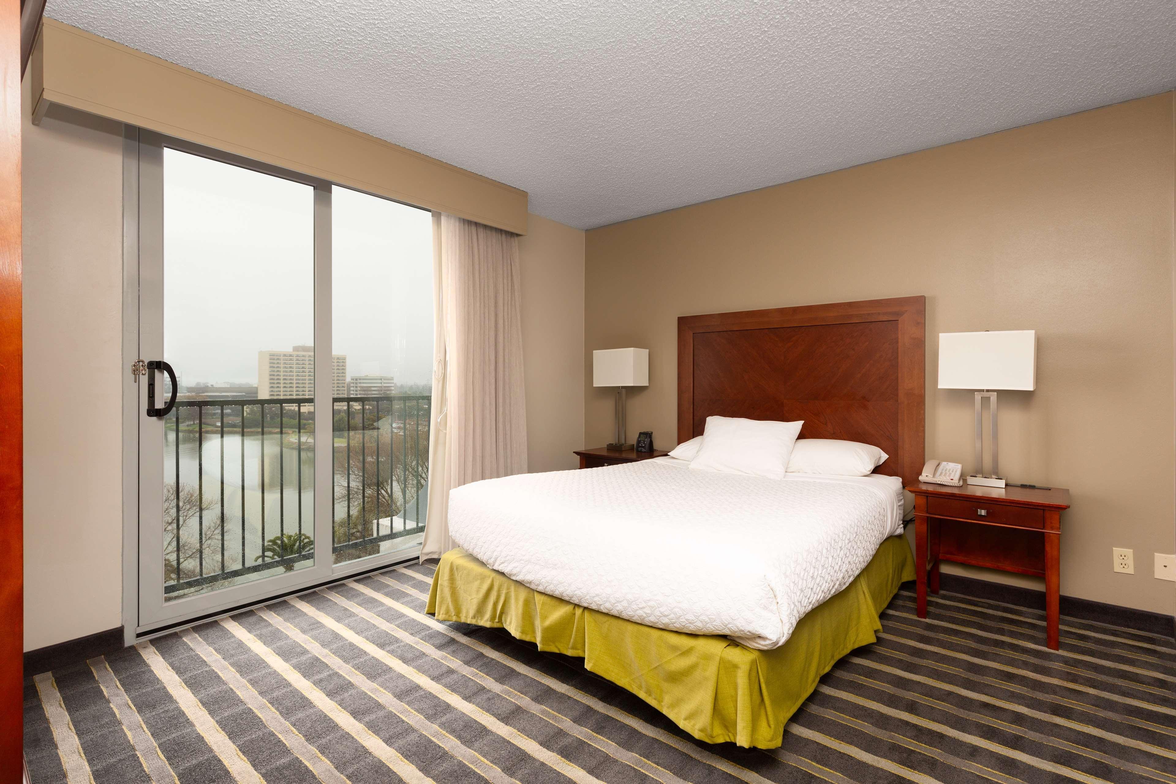 Embassy Suites San Francisco Airport - Waterfront Берлінгейм Екстер'єр фото
